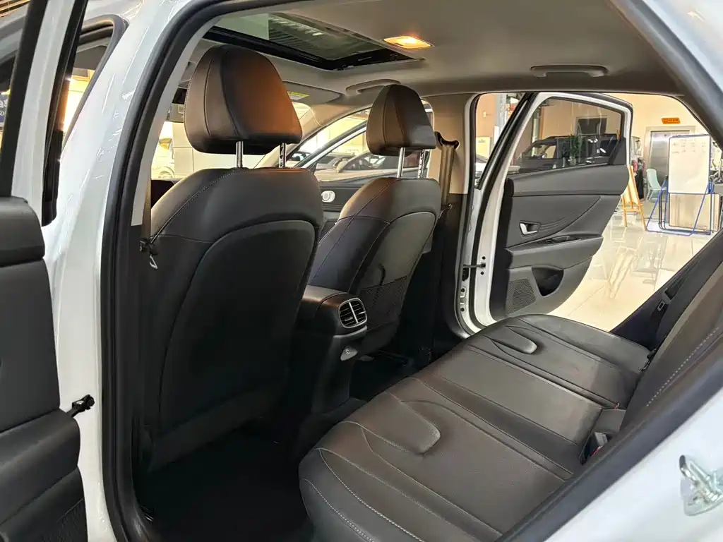 Hyundai Elantra 2022