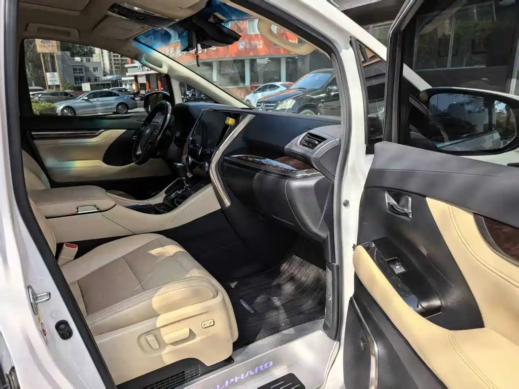 Toyota Alphard 2020 — фото 6