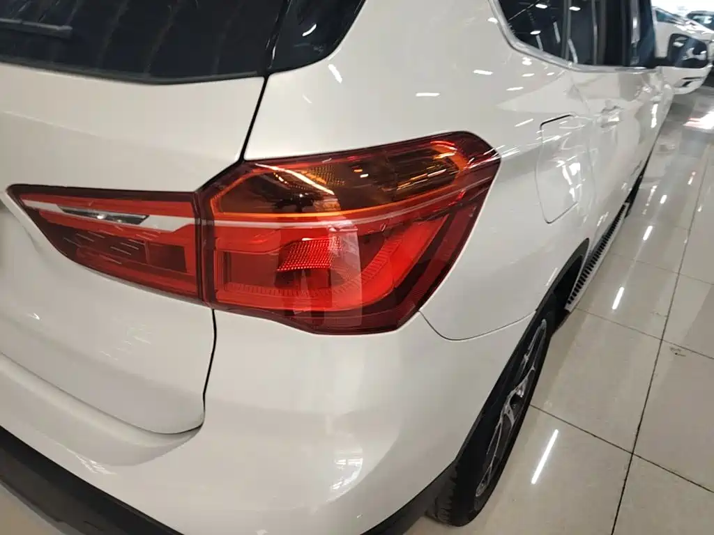 BMW X1 2018 — фото 8
