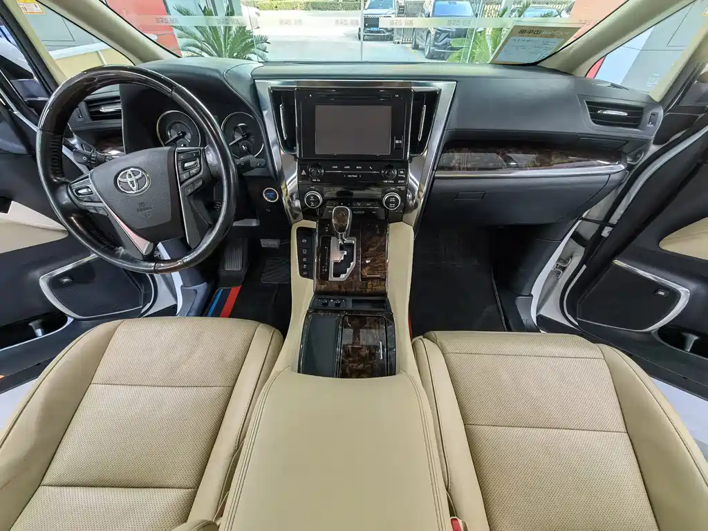 Toyota Alphard 2019 — фото 8
