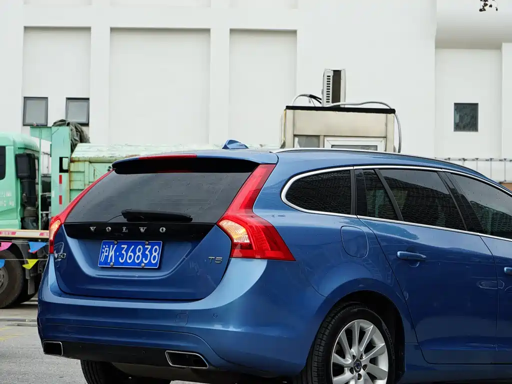 Volvo V60 2016 — фото 27