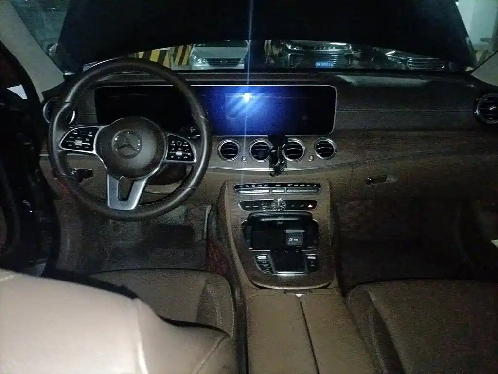 Mercedes-Benz E-Class 2019 — фото 13