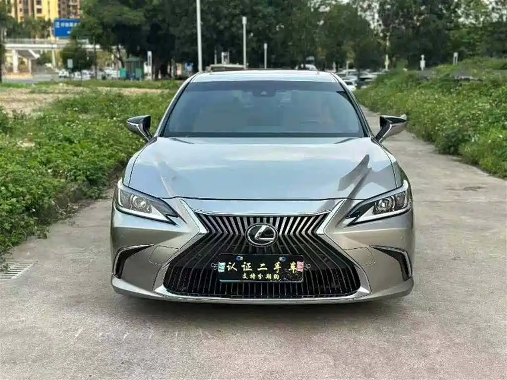 Lexus ES 2018 — фото 2