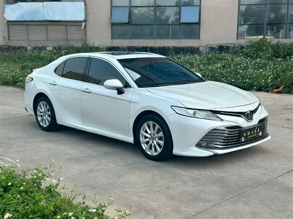 Toyota Camry 2019 — фото 3