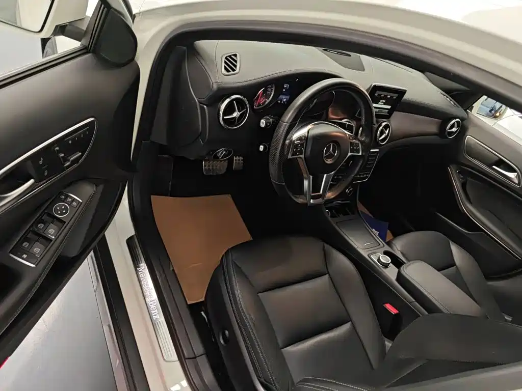 Mercedes-Benz GLA 2015 — фото 16