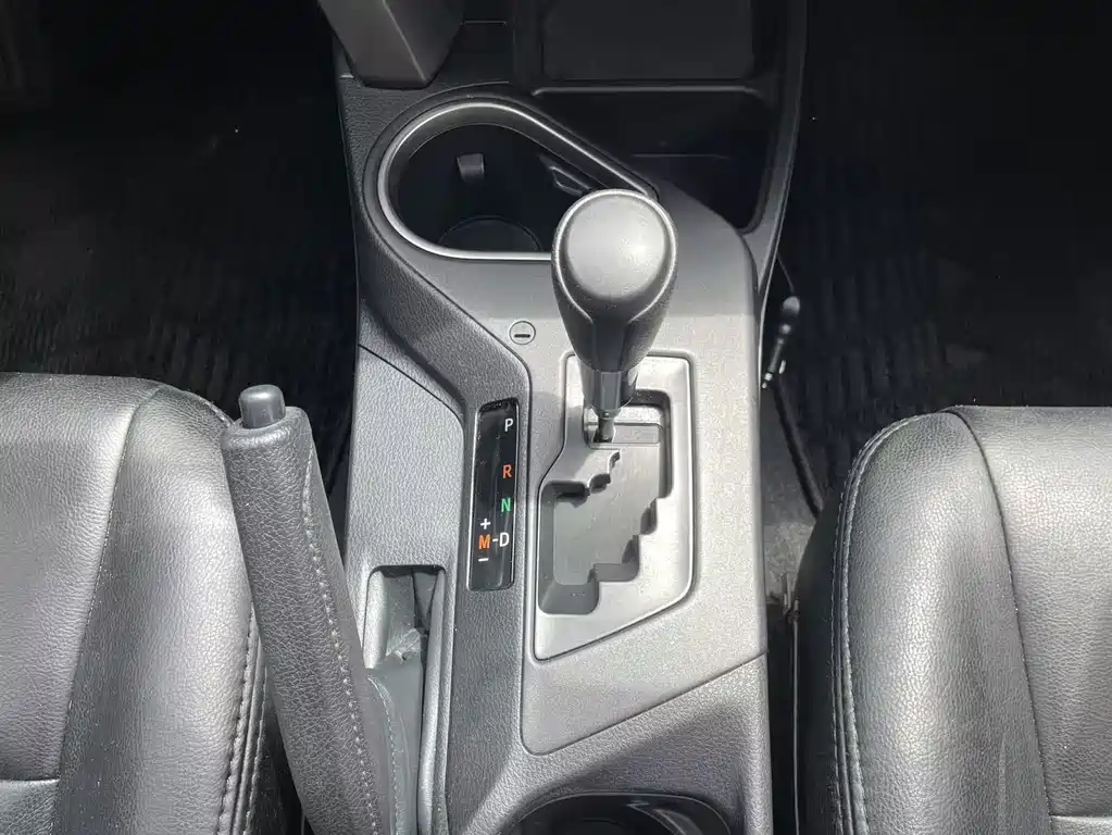 Toyota RAV4 2017 — фото 19