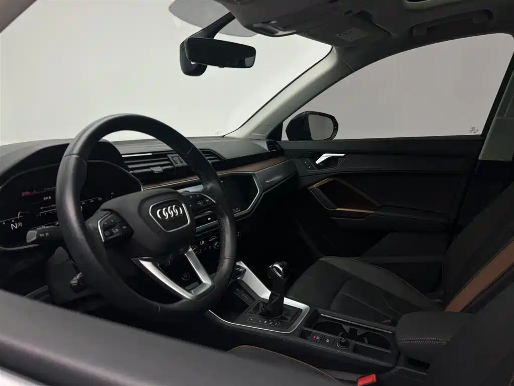 Audi Q3 2022 — фото 14
