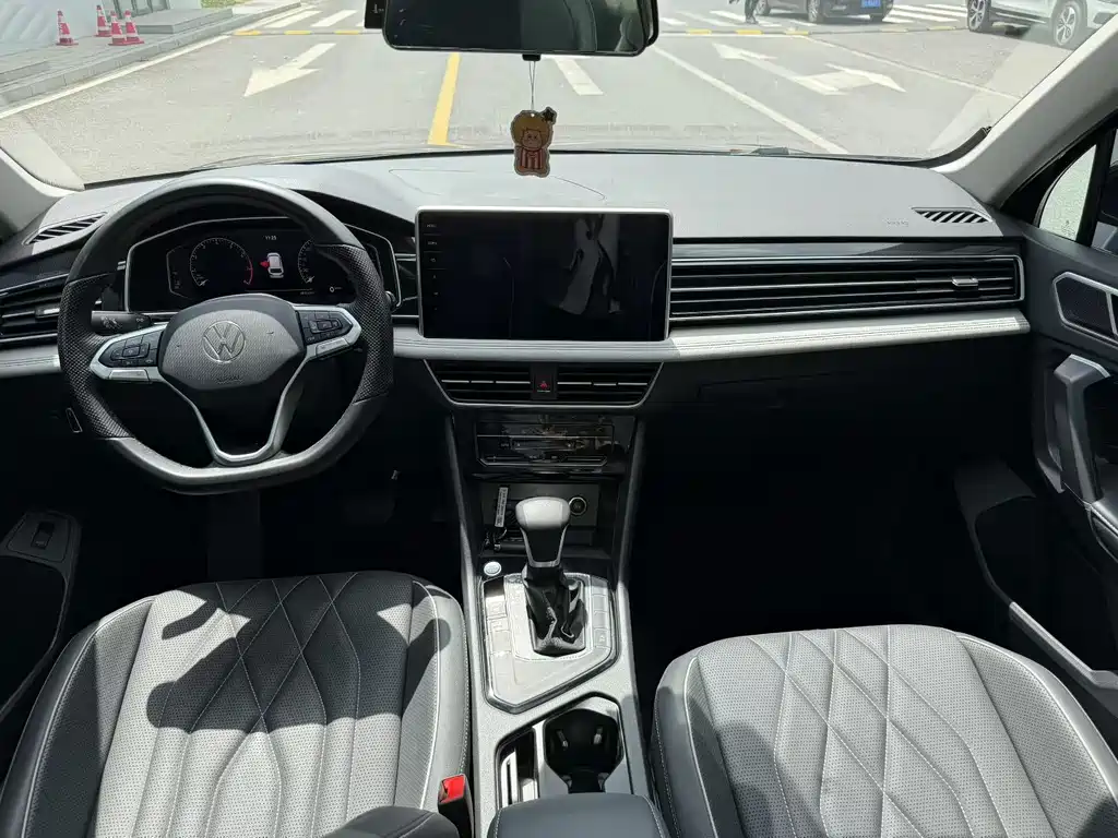 Volkswagen Tiguan L 2023 — фото 5