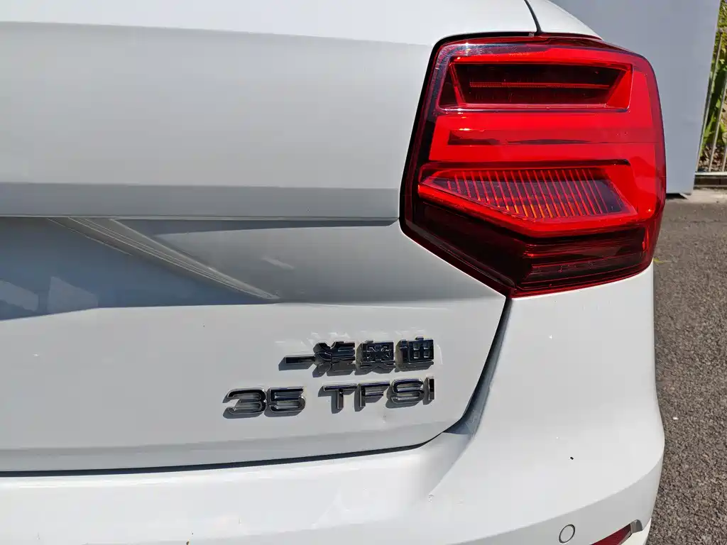 Audi Q2L 2020 — фото 11