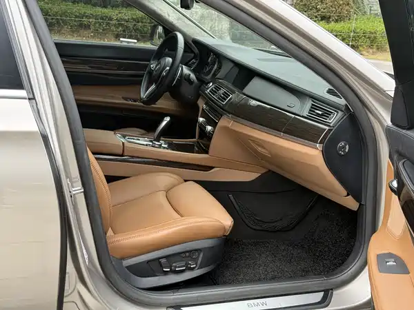 BMW 7 Series 2011