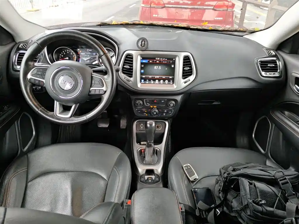 Jeep Compass 2017 — фото 10