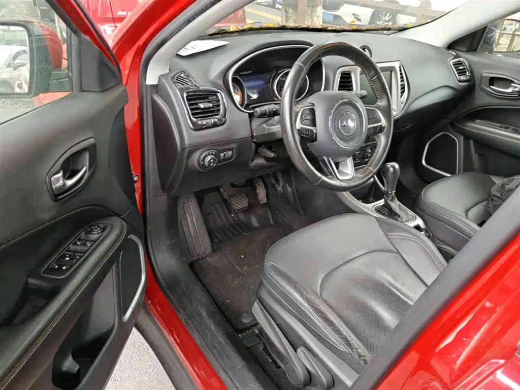 Jeep Compass 2017 — фото 16