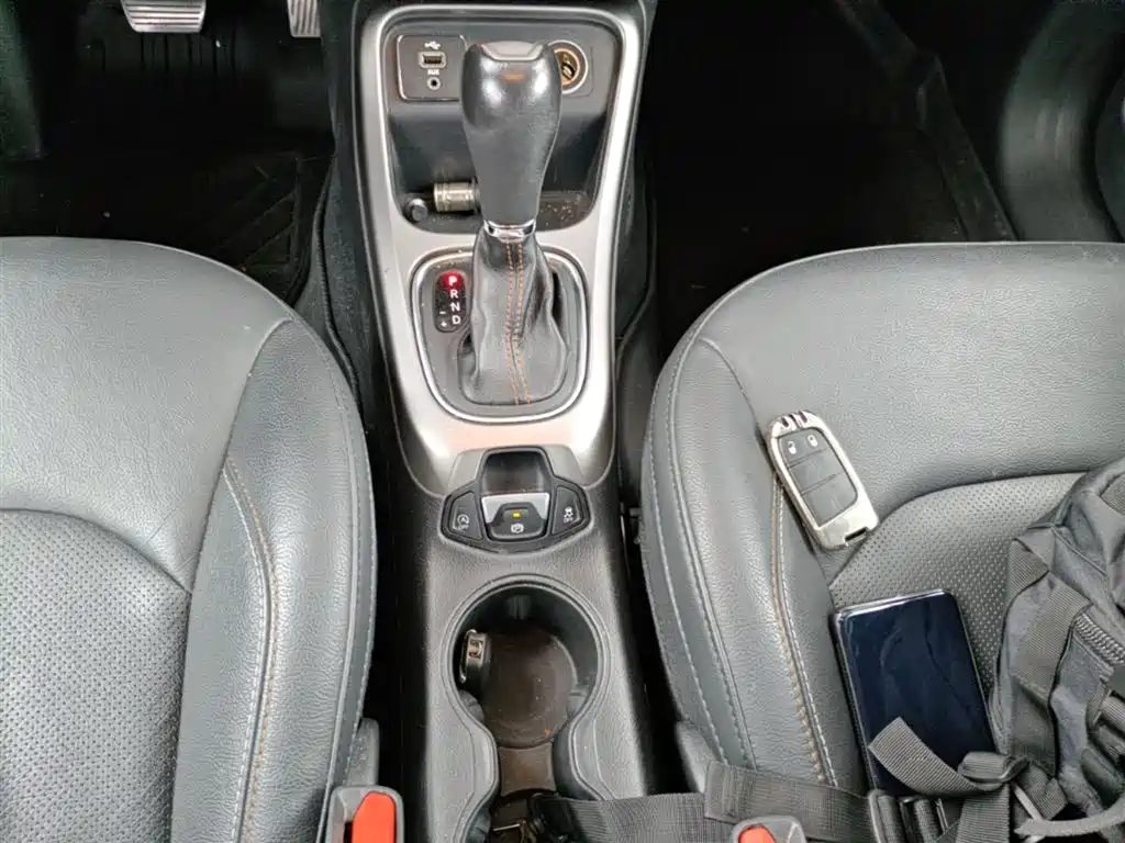 Jeep Compass 2017 — фото 14