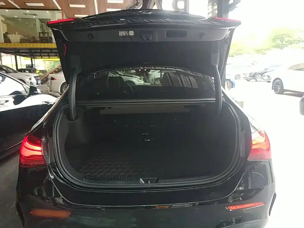 Mercedes-Benz A-Class AMG 2025 — фото 19