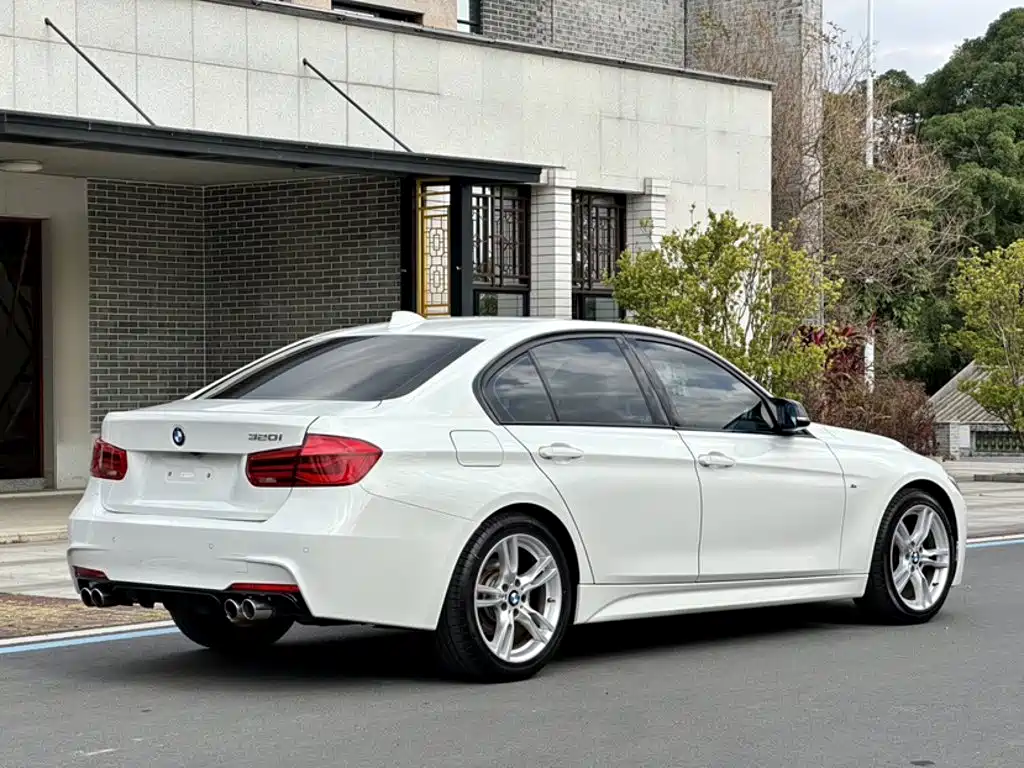 BMW 3 Series 2019 — фото 16