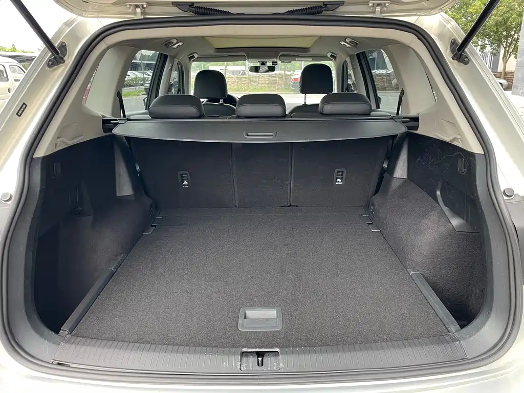 Volkswagen Tiguan L 2018 — фото 15