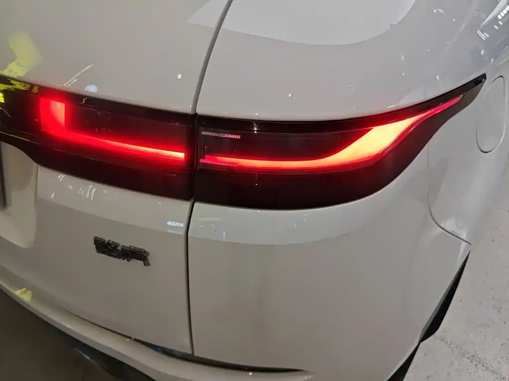 Land Rover Evoque 2024 — фото 8