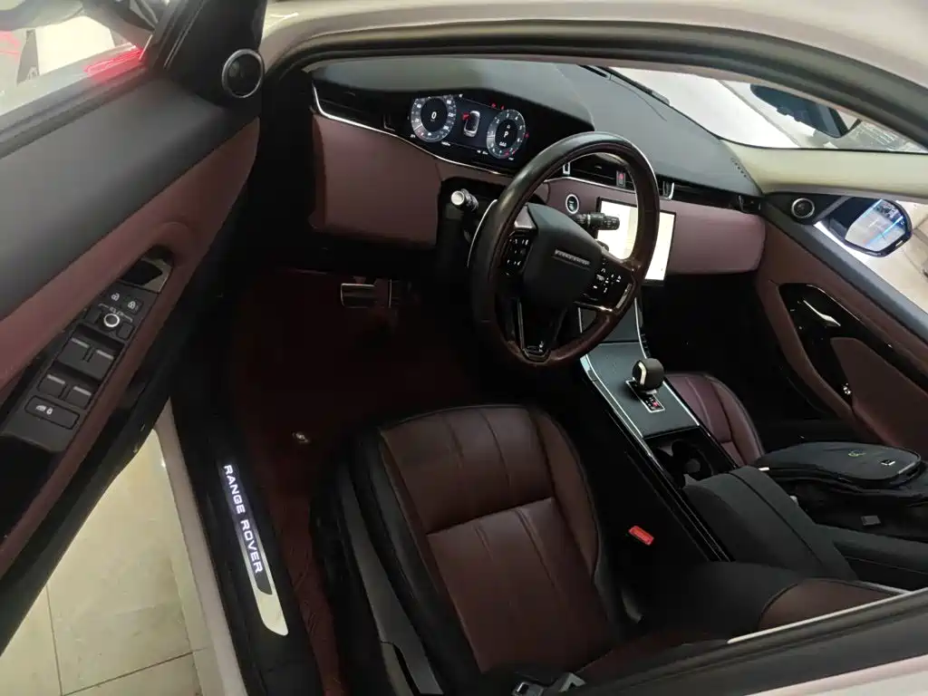 Land Rover Evoque 2024 — фото 16