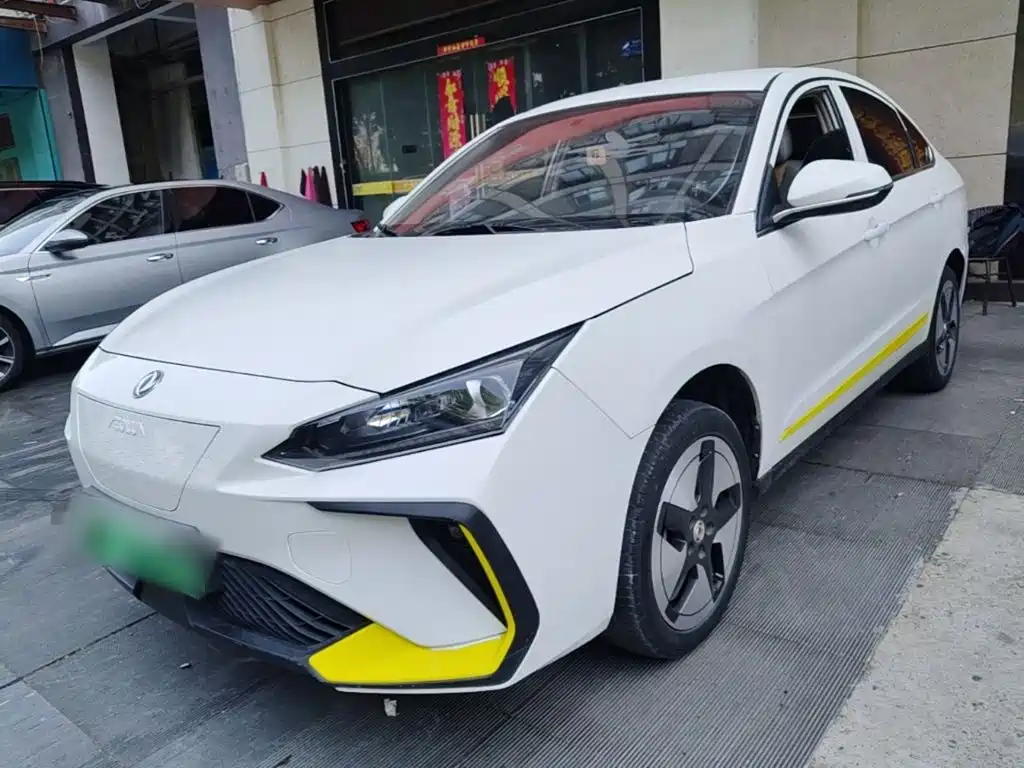 Dongfeng E70 2023