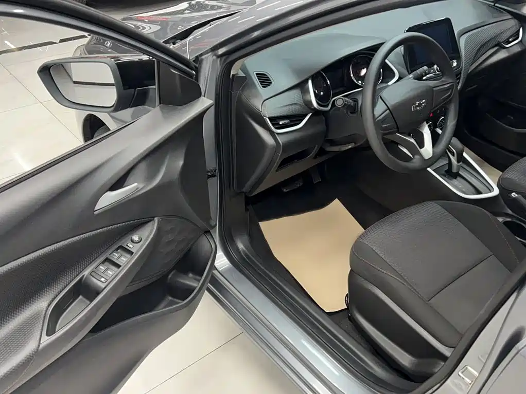 Chevrolet Cavalier 2020 — фото 18
