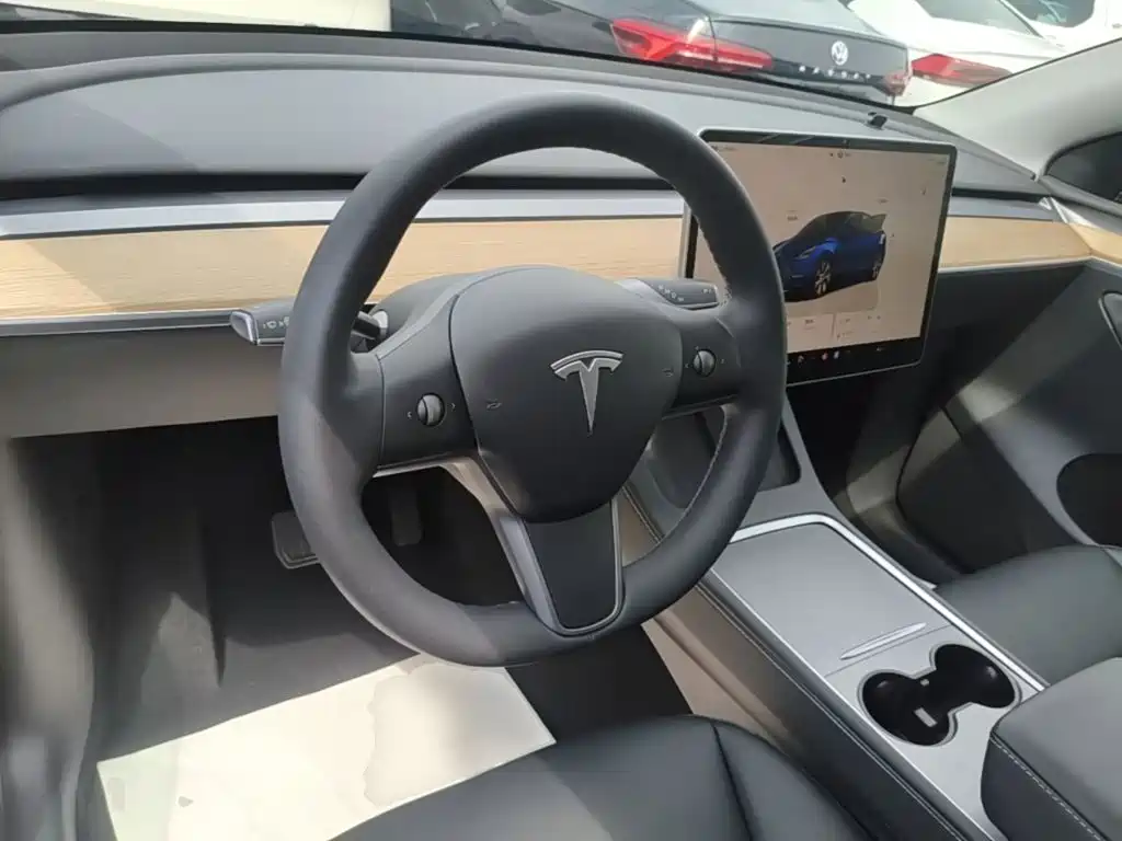Tesla Model Y 2022 — фото 11