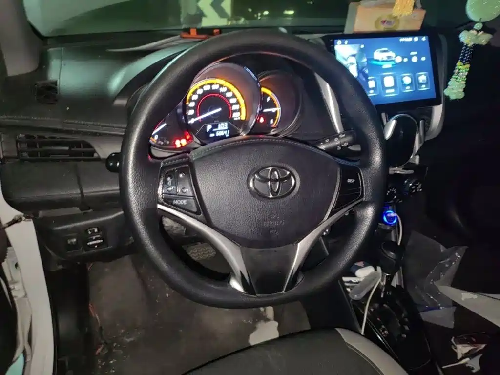 Toyota Yaris L 2021 — фото 3