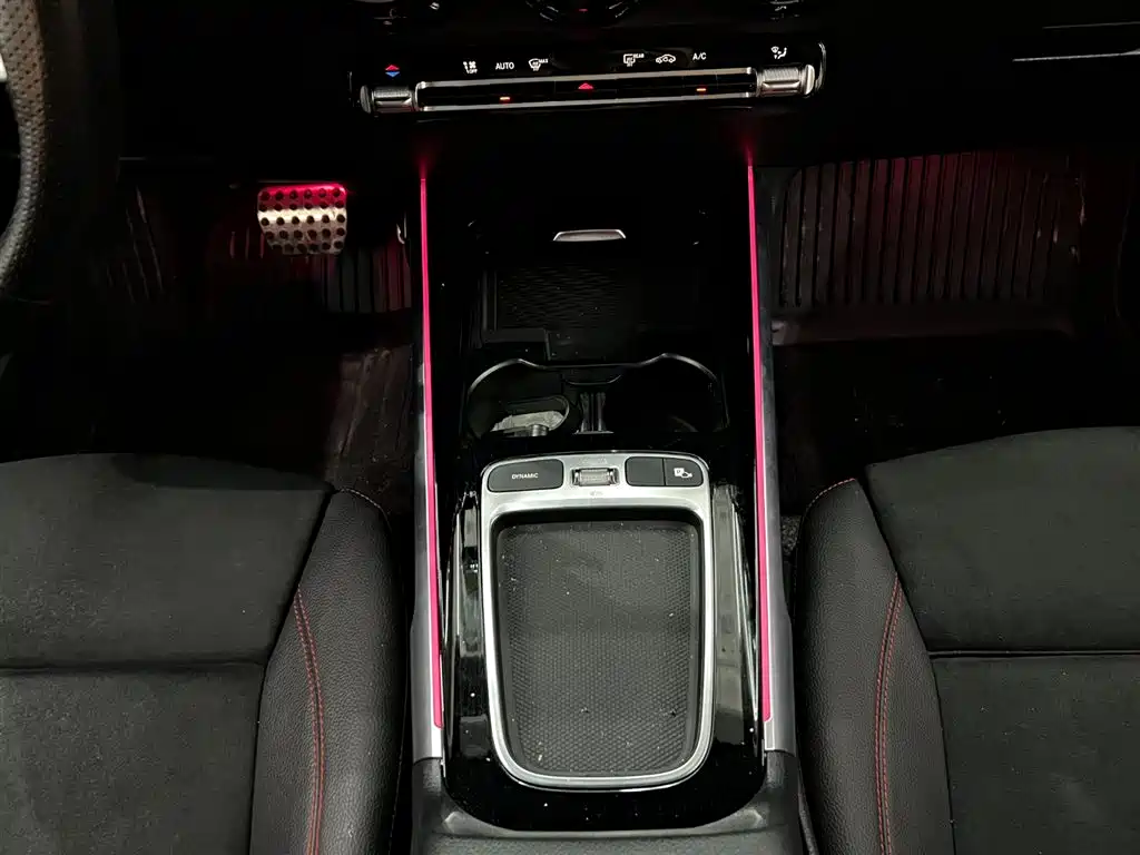 Mercedes-Benz GLB AMG 2025 — фото 10