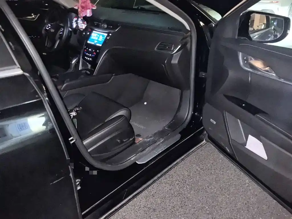 Cadillac XTS 2018 — фото 20
