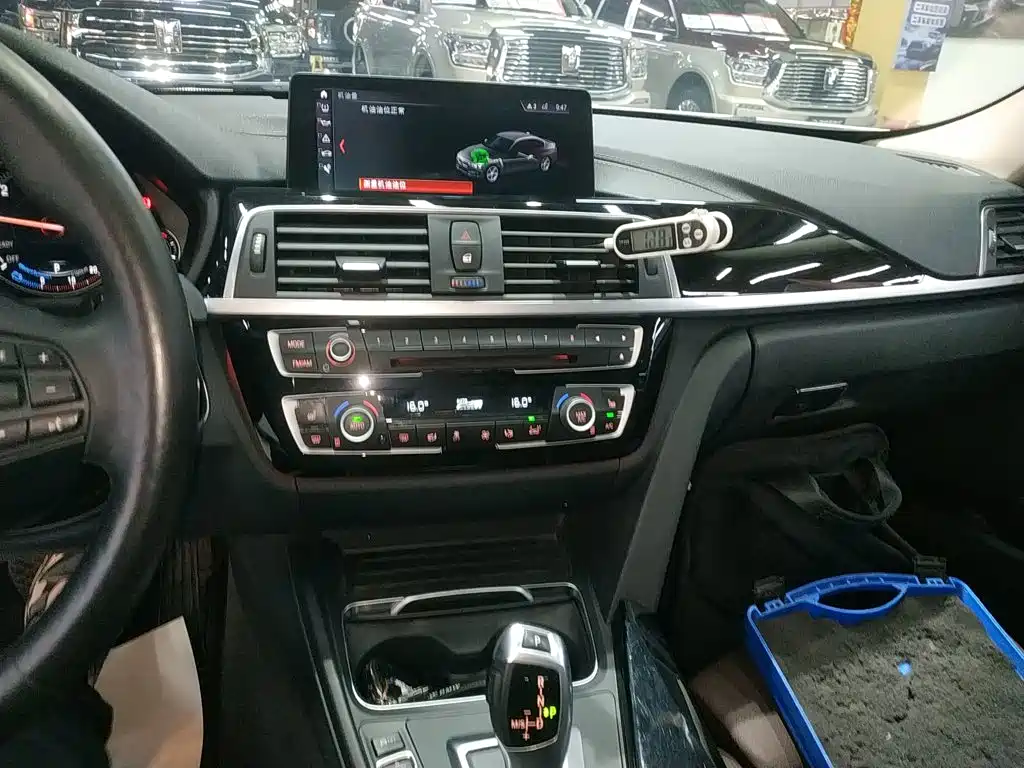 BMW 3 Series 2018 — фото 13