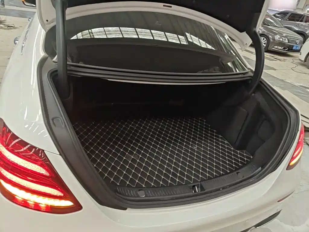Mercedes-Benz E-Class 2020 — фото 15