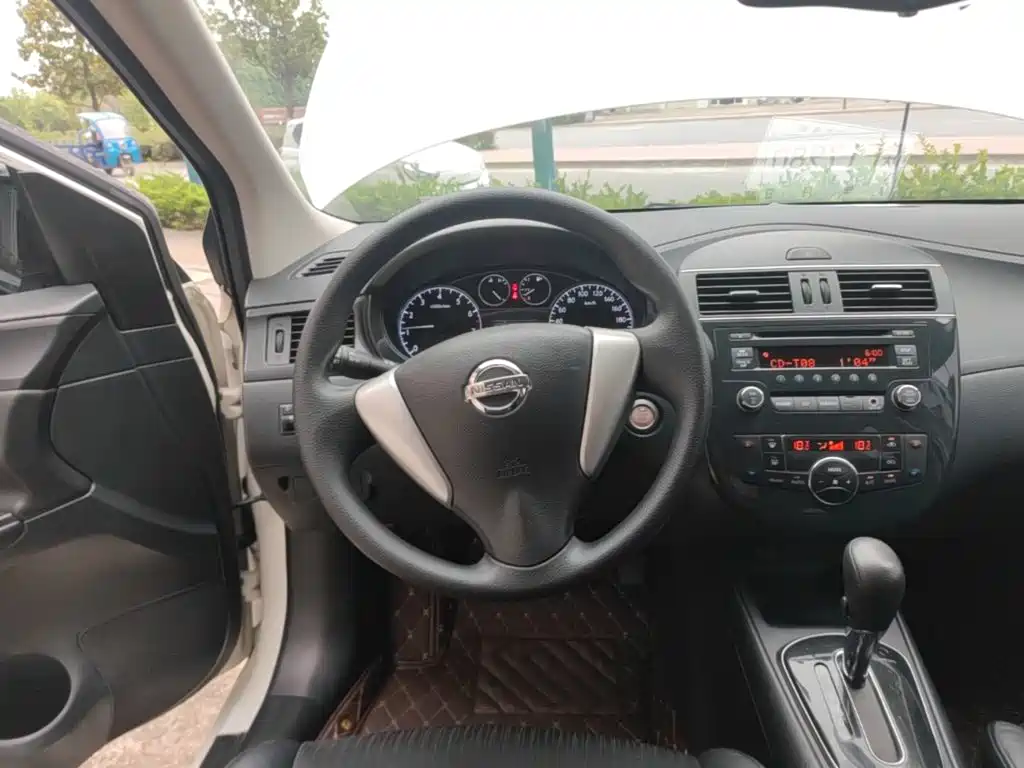 Nissan Tiida 2015 — фото 11