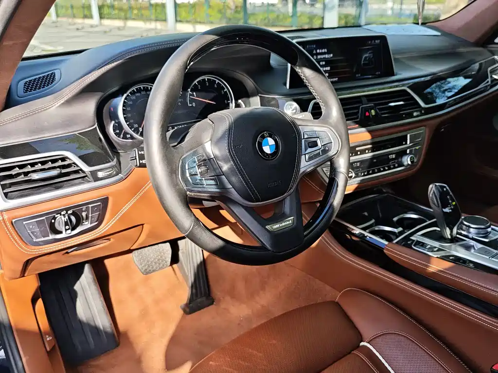 BMW 7 Series 2016 — фото 9