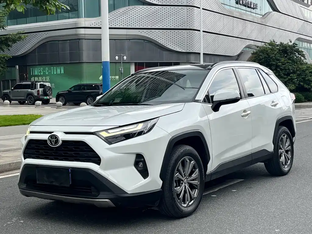 Toyota RAV4 2024 — фото 1