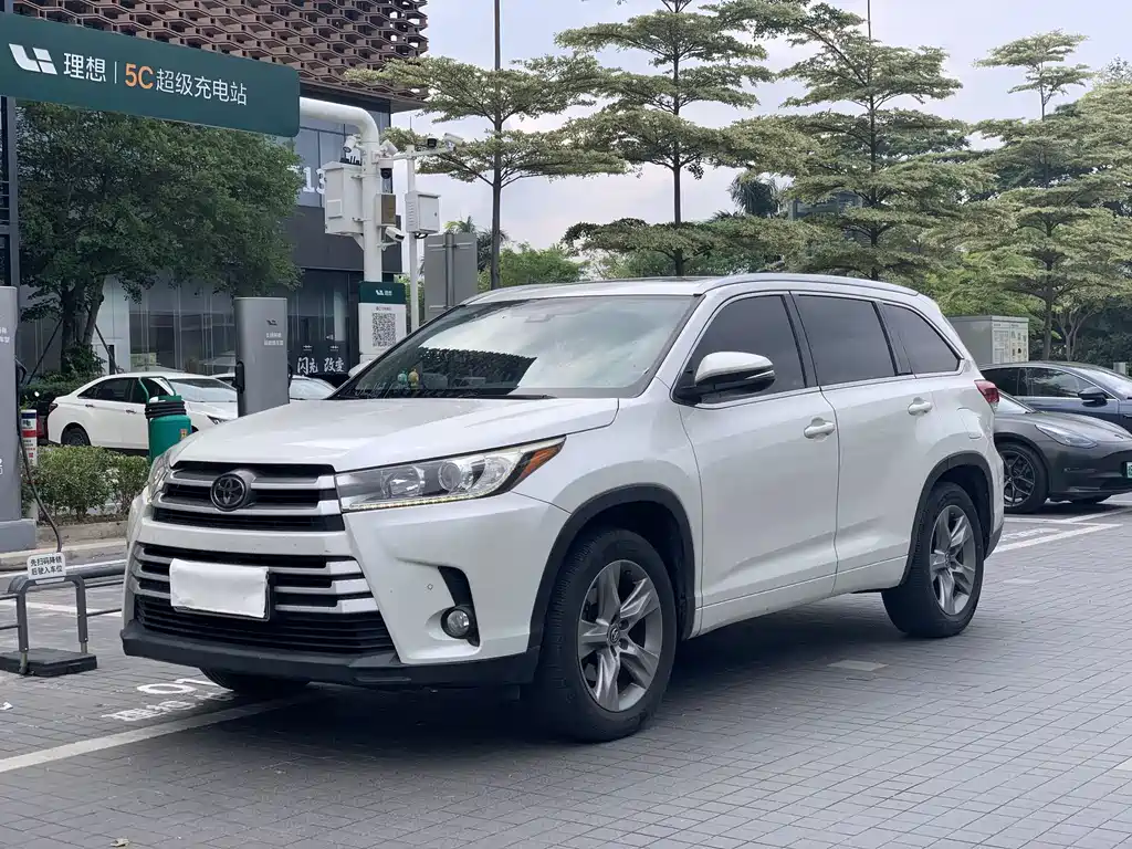 Toyota Highlander 2019 — фото 1