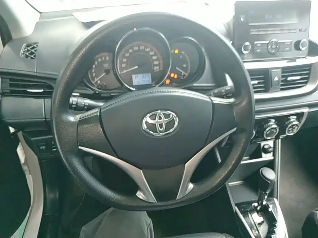 Toyota Yaris L 2021