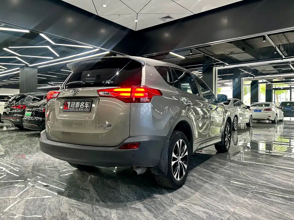 Toyota RAV4 2016 — фото 5