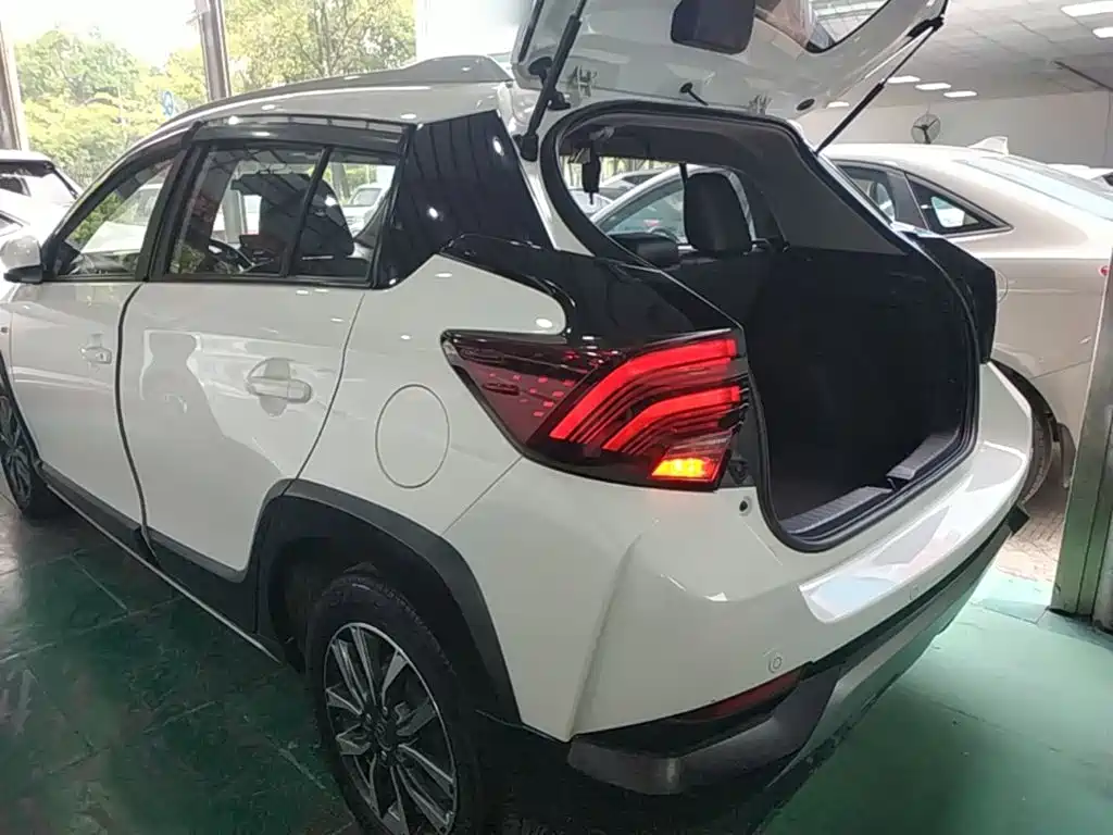 Toyota Yaris L 2021 — фото 23