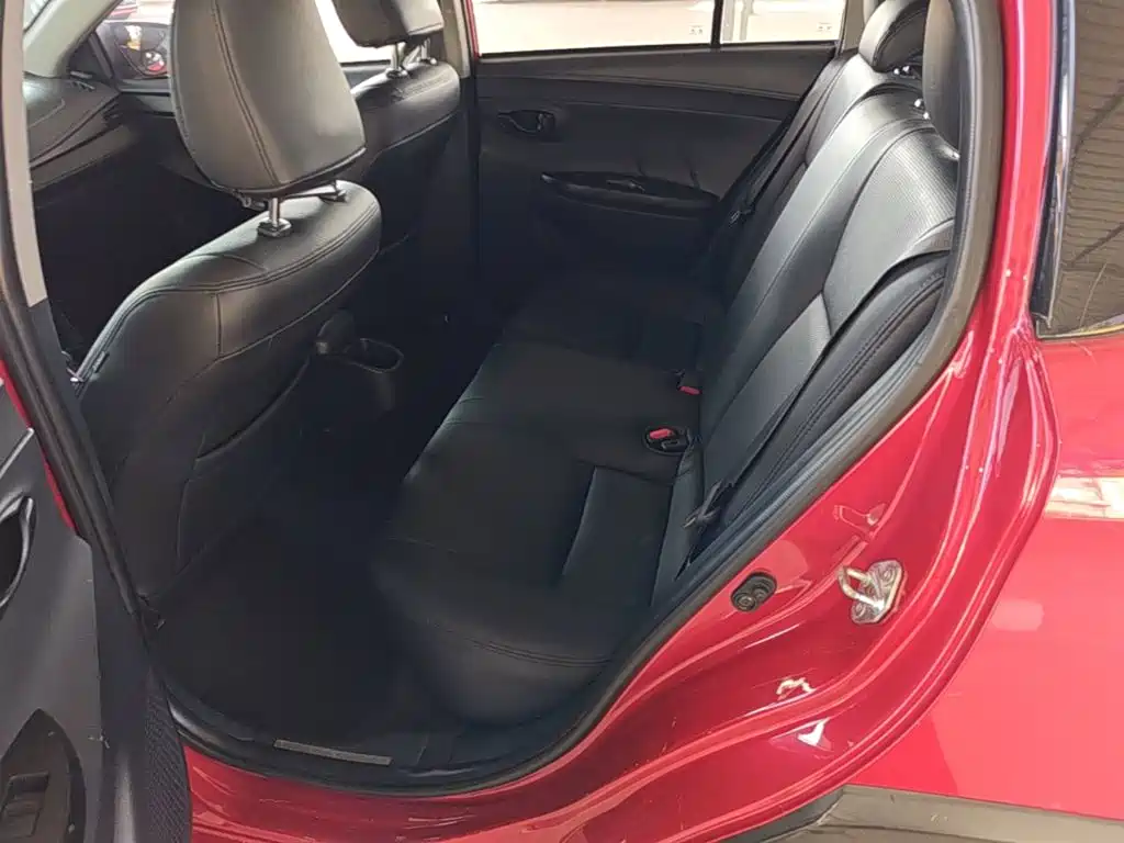 Toyota Yaris L 2022 — фото 17