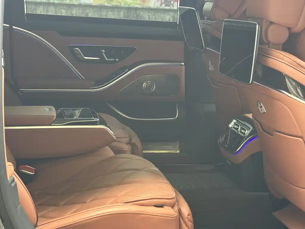 Mercedes-Benz Maybach S-Class 2021 — фото 11