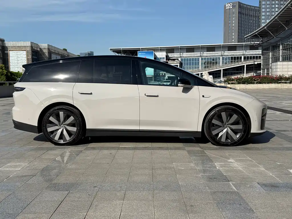 Li Auto i8 2025 — фото 4