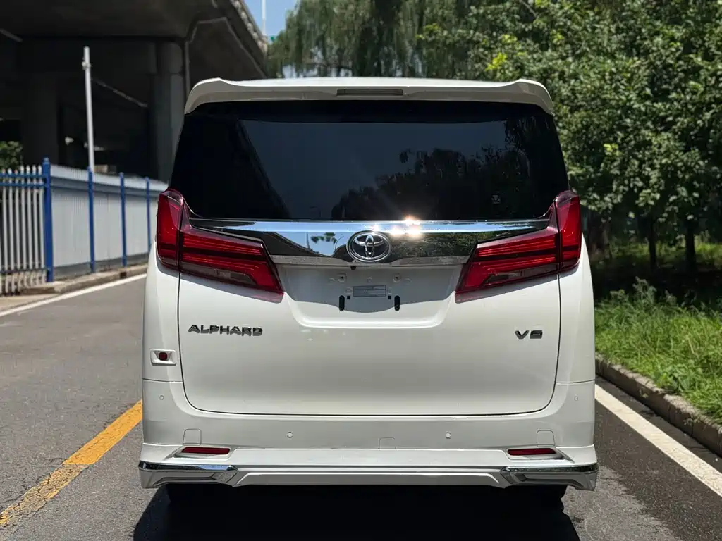 Toyota Alphard 2018 — фото 14
