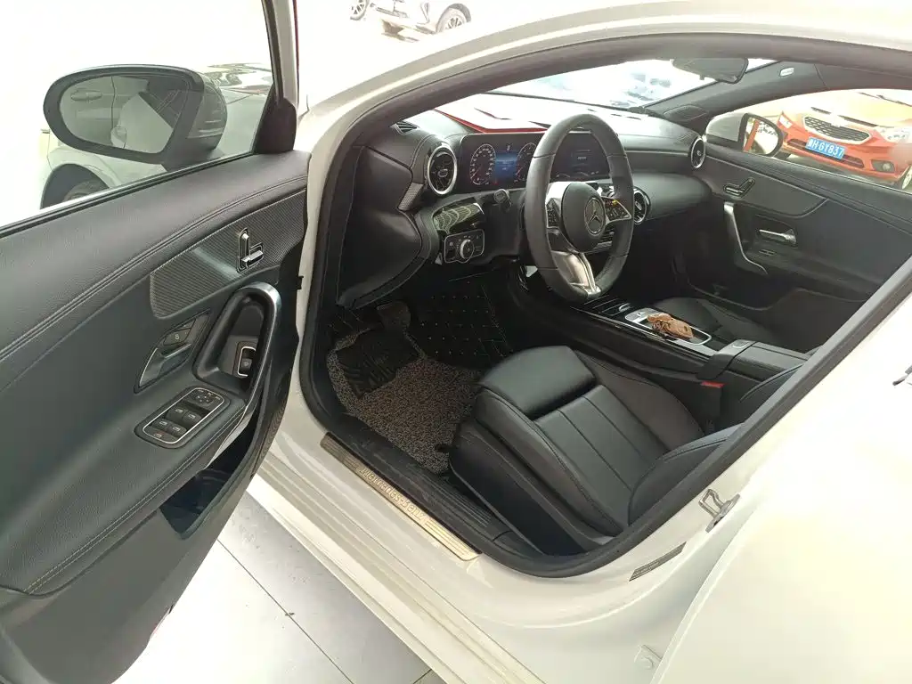 Mercedes-Benz A-Class 2024 — фото 16