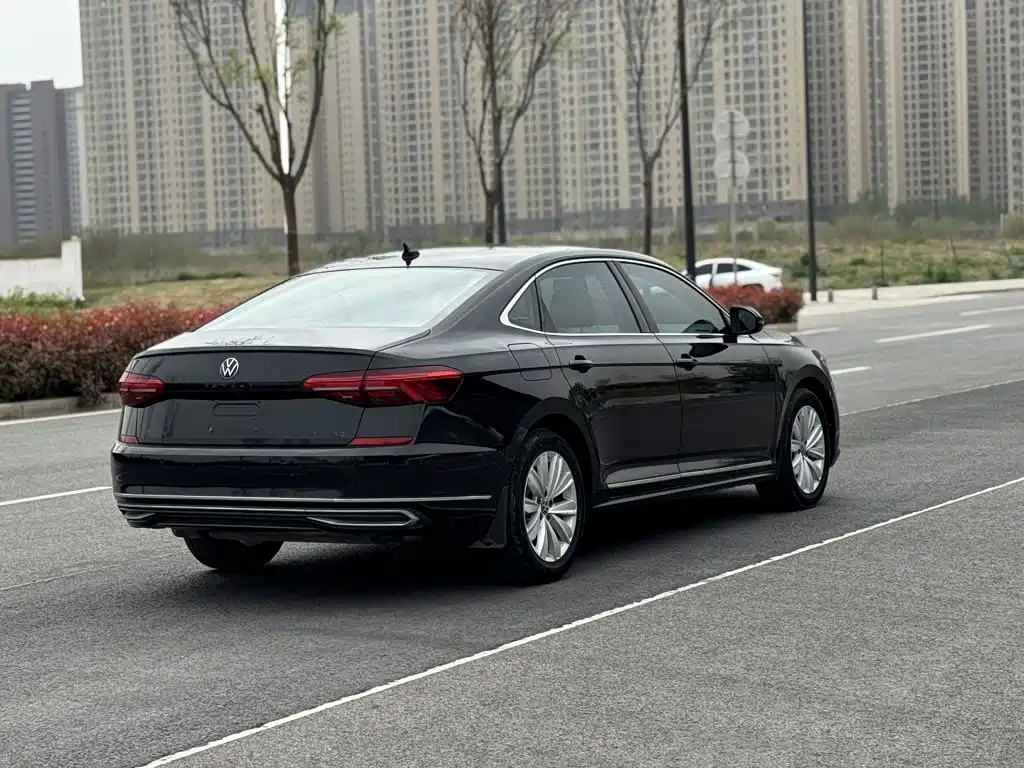 Volkswagen Passat 2021 — фото 11