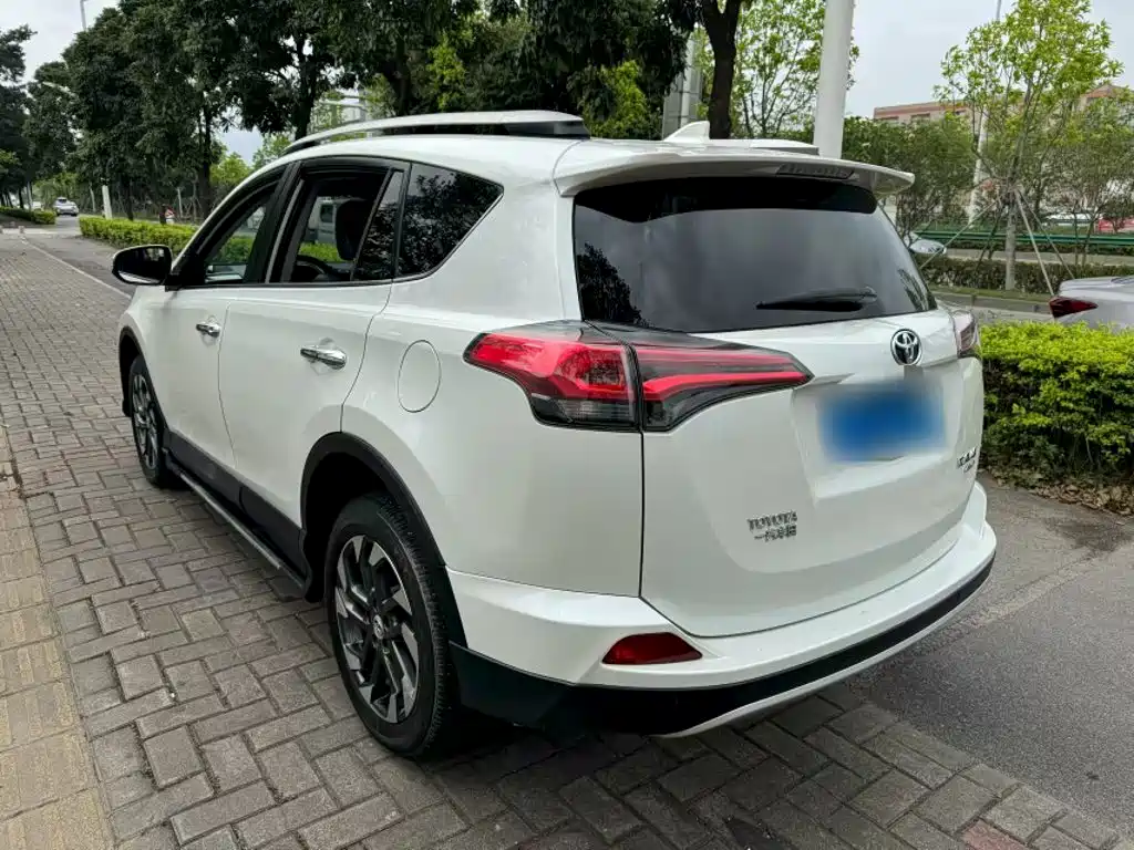 Toyota RAV4 2016 — фото 13