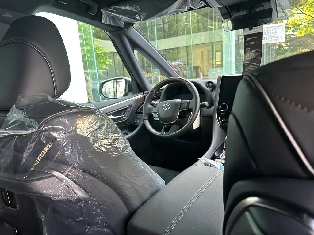 Toyota Alphard — фото 8