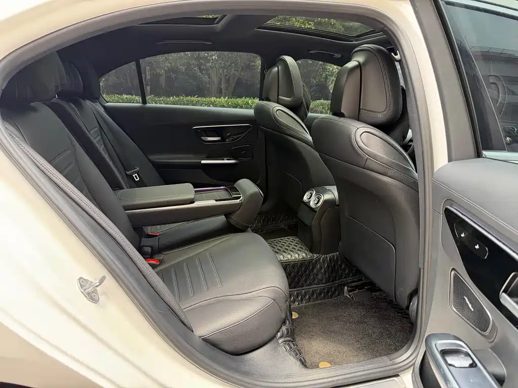 Mercedes-Benz C-Class 2023 — фото 10