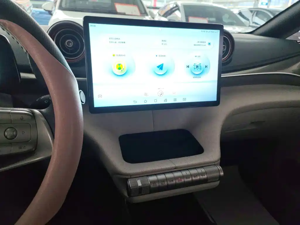 BYD Dolphin 2022 — фото 9
