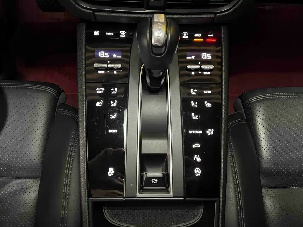 Porsche Macan 2022 — фото 11