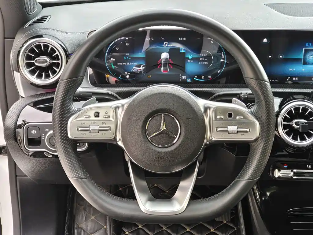 Mercedes-Benz A-Class 2020 — фото 16