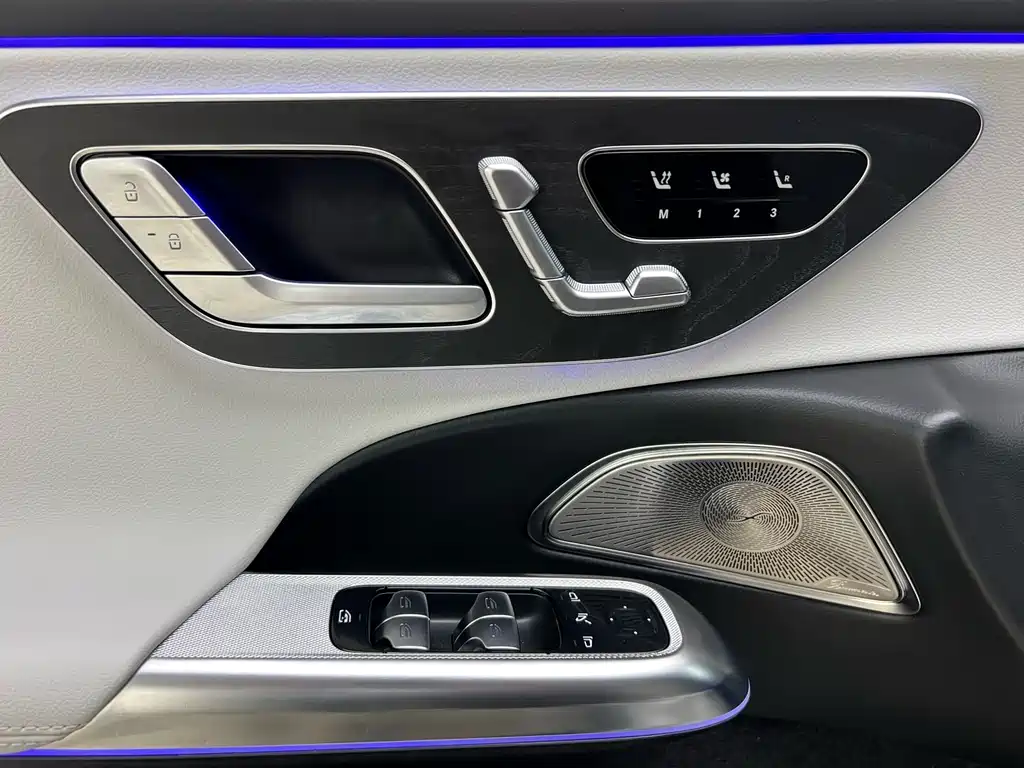 Mercedes-Benz E-Class 2025 — фото 18